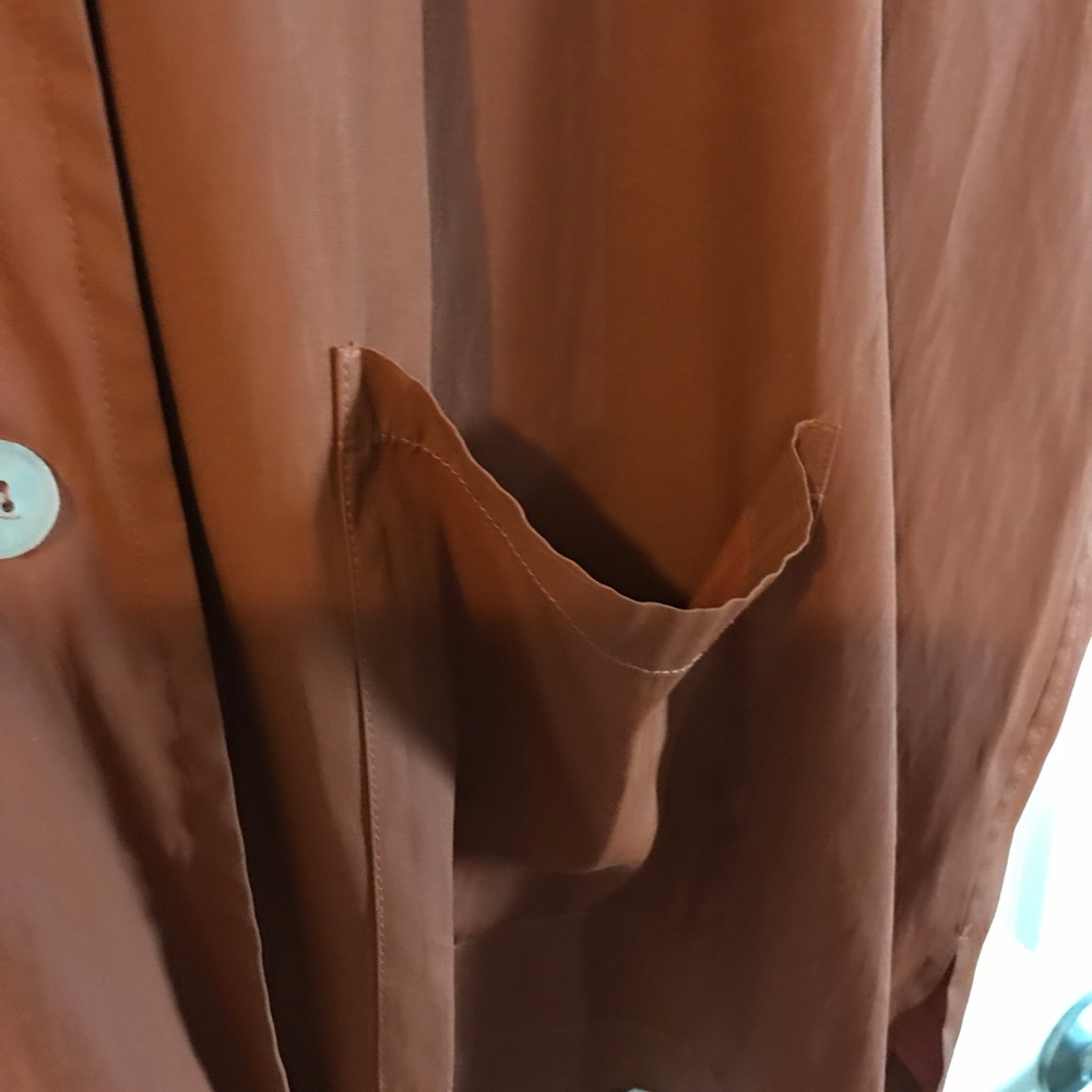 Rust coloured cape. - Picture 5 of 8
